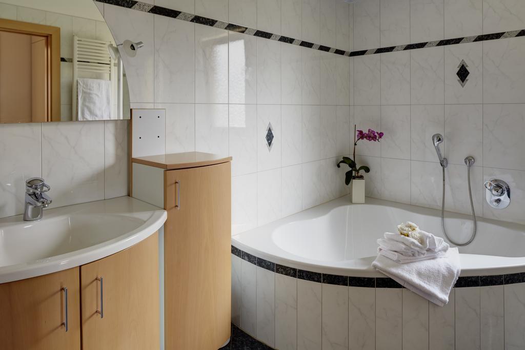 Residence Ladurn Tirolo Chambre photo